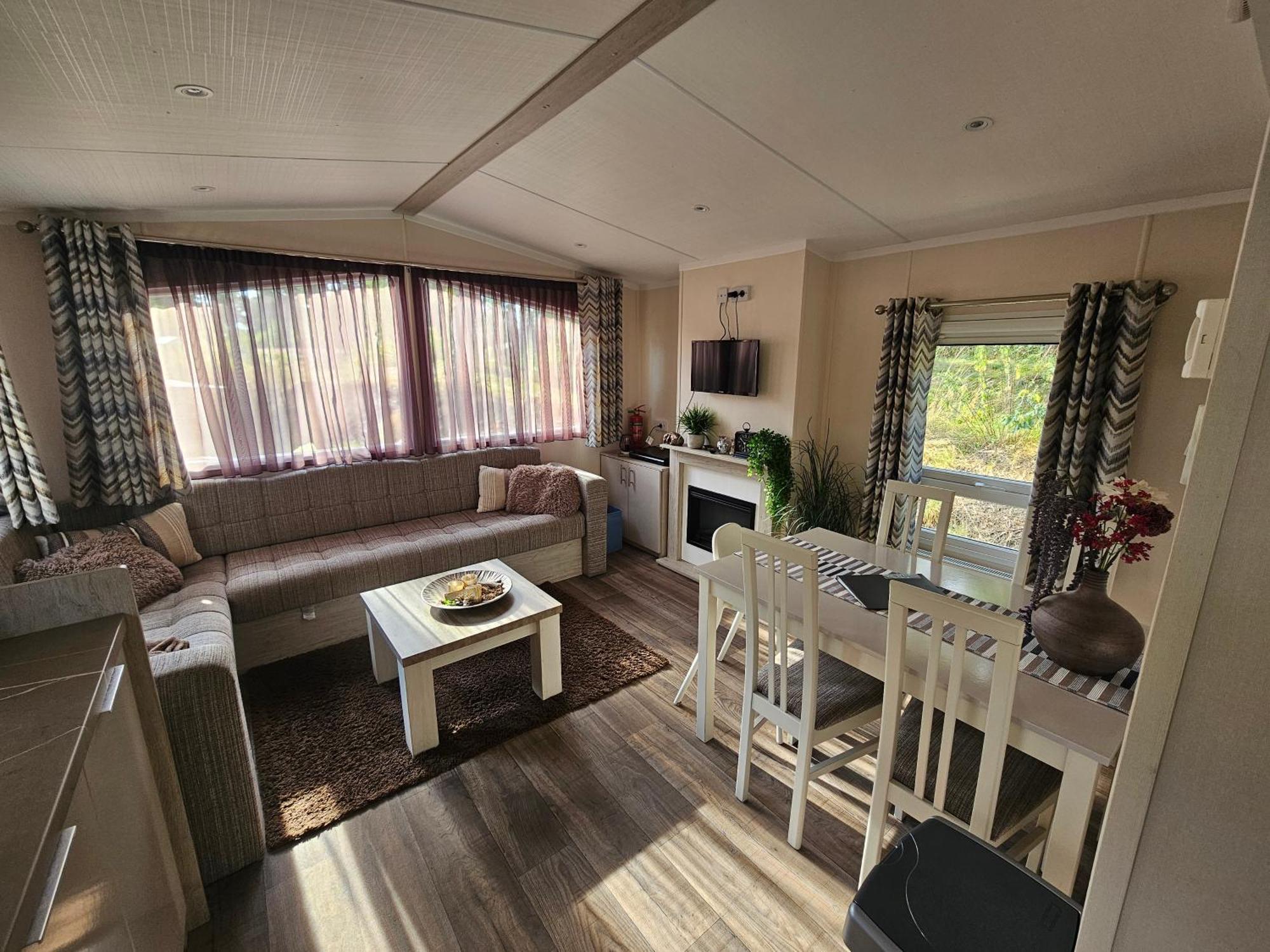 Luxe 4 Persoons Chalet Op 5 Sterren Camping Raalte Εξωτερικό φωτογραφία